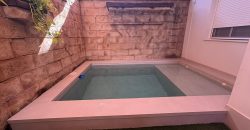 Exclusiva vivienda en Urbanización Privada con Piscina. Calle Romero Ressendi!