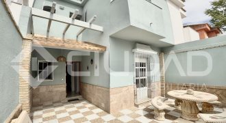 Casa adosada reformada y amueblada en Zona Recreo, Lebrija