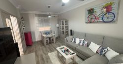 Exclusiva vivienda en Urbanización Privada con Piscina. Calle Romero Ressendi!