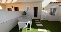 Exclusiva vivienda en Urbanización Privada con Piscina. Calle Romero Ressendi!