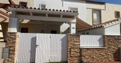 Exclusiva vivienda en Urbanización Privada con Piscina. Calle Romero Ressendi!