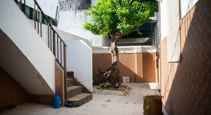 Casa con patio y terraza en Camas