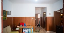 Casa con patio y terraza en Camas