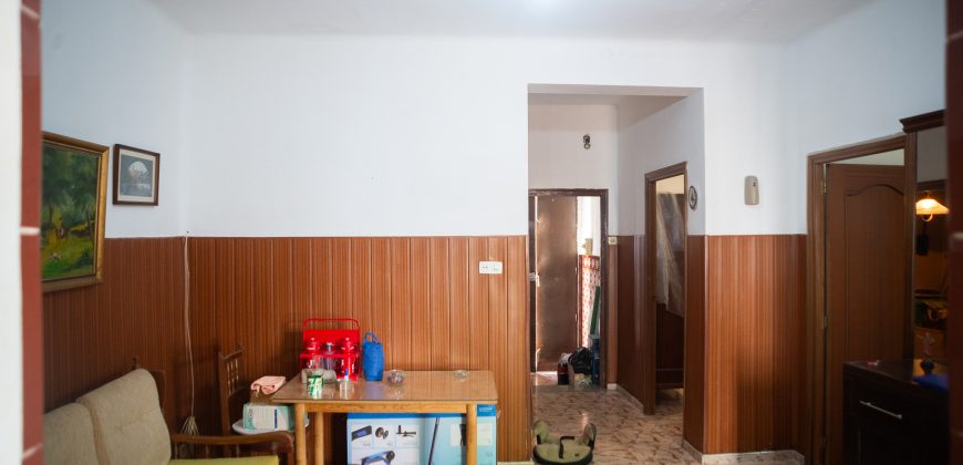 Casa con patio y terraza en Camas