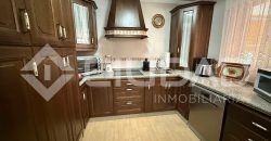 Gran vivienda en Marismillas con 605 m2 de parcela y acceso a tres calles