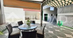 Gran vivienda en Marismillas con 605 m2 de parcela y acceso a tres calles