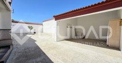 Gran vivienda en Marismillas con 605 m2 de parcela y acceso a tres calles