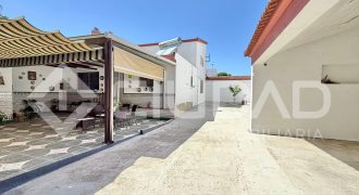 Gran vivienda en Marismillas con 605 m2 de parcela y acceso a tres calles