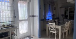 CASA ADOSADA CON SÓTANO Y PORCHE PARA COCHE EN EL CHORRILLO