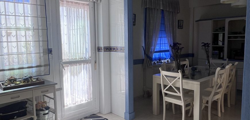 CASA ADOSADA CON SÓTANO Y PORCHE PARA COCHE EN EL CHORRILLO