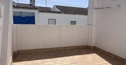 CASA ADOSADA CON SÓTANO Y PORCHE PARA COCHE EN EL CHORRILLO