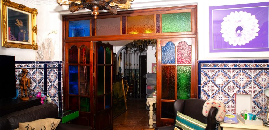 Magnífica casa de tres plantas en pleno corazón de Camas
