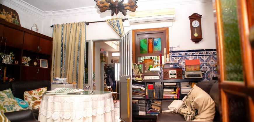 Magnífica casa de tres plantas en pleno corazón de Camas
