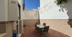 Amplia Propiedad de Tres Niveles con Cochera y Patio en calle Luis Daoiz!