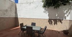Amplia Propiedad de Tres Niveles con Cochera y Patio en calle Luis Daoiz!