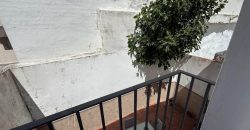 Amplia Propiedad de Tres Niveles con Cochera y Patio en calle Luis Daoiz!
