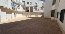 Amplia Propiedad de Tres Niveles con Cochera y Patio en calle Luis Daoiz!
