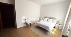 Chalet en 3ª línea de playa en La Calzada – Av. Las Piletas