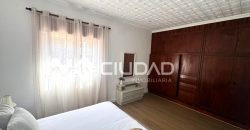 Chalet en 3ª línea de playa en La Calzada – Av. Las Piletas