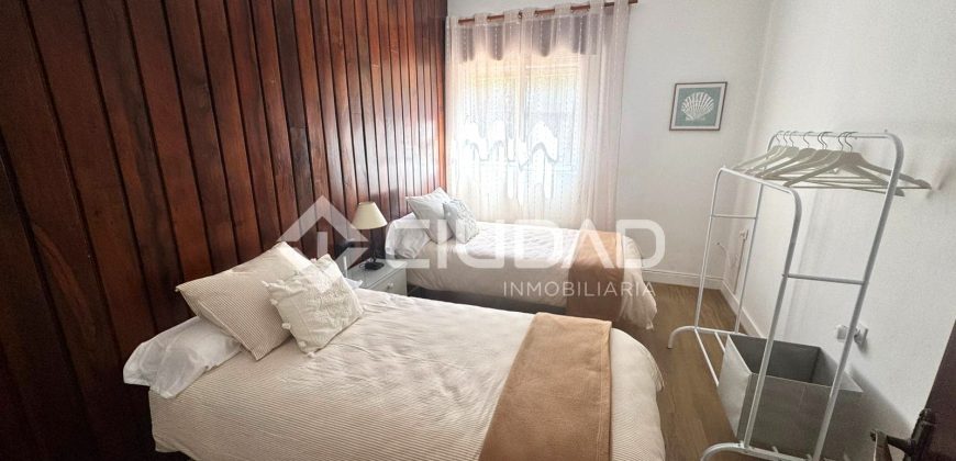 Chalet en 3ª línea de playa en La Calzada – Av. Las Piletas