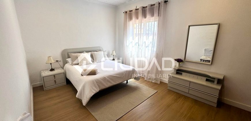 Chalet en 3ª línea de playa en La Calzada – Av. Las Piletas