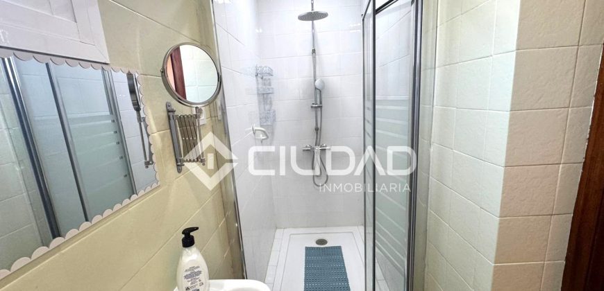 Chalet en 3ª línea de playa en La Calzada – Av. Las Piletas