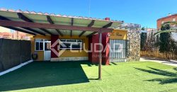 Chalet en 3ª línea de playa en La Calzada – Av. Las Piletas