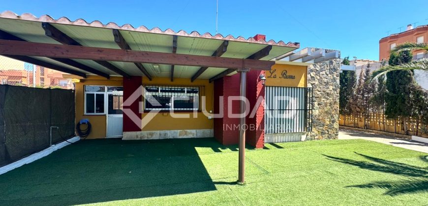 Chalet en 3ª línea de playa en La Calzada – Av. Las Piletas