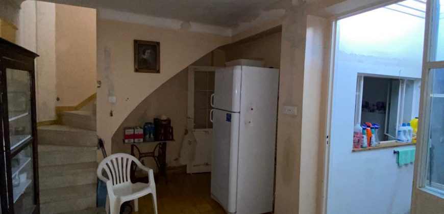 Amplia Casa en Venta para Reformar – Oportunidad Única. Zona Centro de Morón de la Frontera!