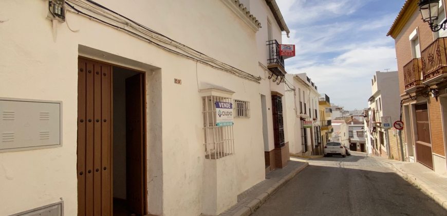 Amplia Casa en Venta para Reformar – Oportunidad Única. Zona Centro de Morón de la Frontera!