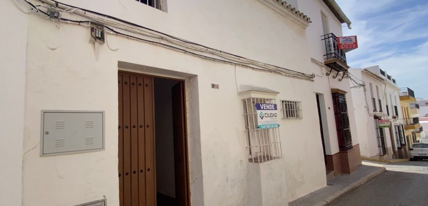Amplia Casa en Venta para Reformar – Oportunidad Única. Zona Centro de Morón de la Frontera!