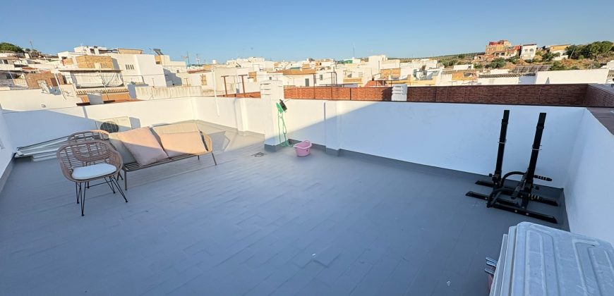 Acogedor Piso con Azotea Privada en zona El Barrio.- Calle Cañuelos!