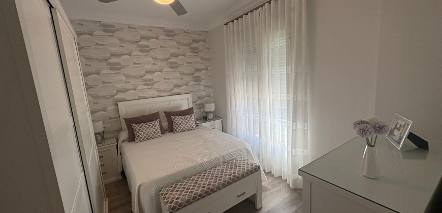Exclusiva vivienda en Urbanización Privada con Piscina. Calle Romero Ressendi!