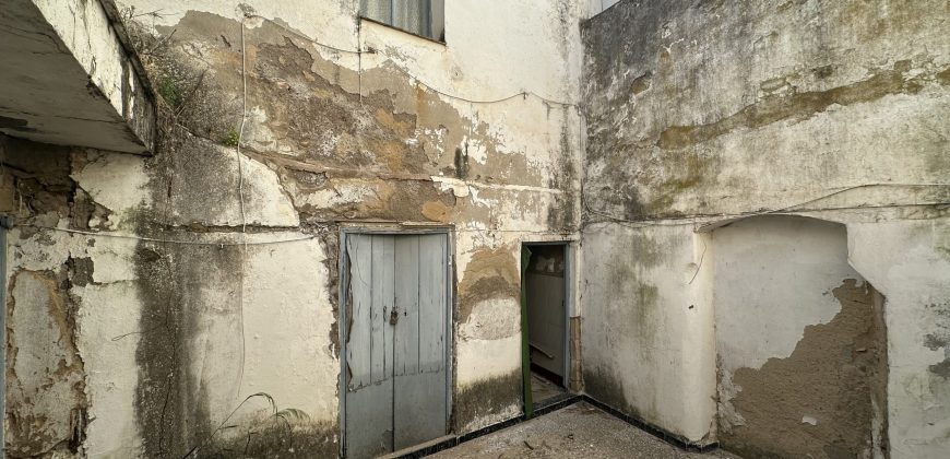 CASA PARA DERRIBO EN BARRIO SAN MIGUEL