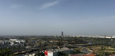 Se vende magnífico dúplex alto en la zona del Monumento, en el Barrio Bajo de San Juan.