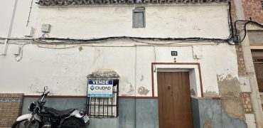 CASA PARA DERRIBO EN BARRIO SAN MIGUEL
