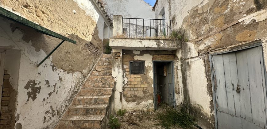 CASA PARA DERRIBO EN BARRIO SAN MIGUEL