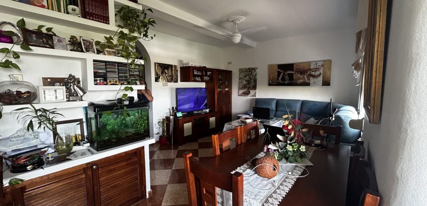 Se vende magnífico dúplex alto en la zona del Monumento, en el Barrio Bajo de San Juan.