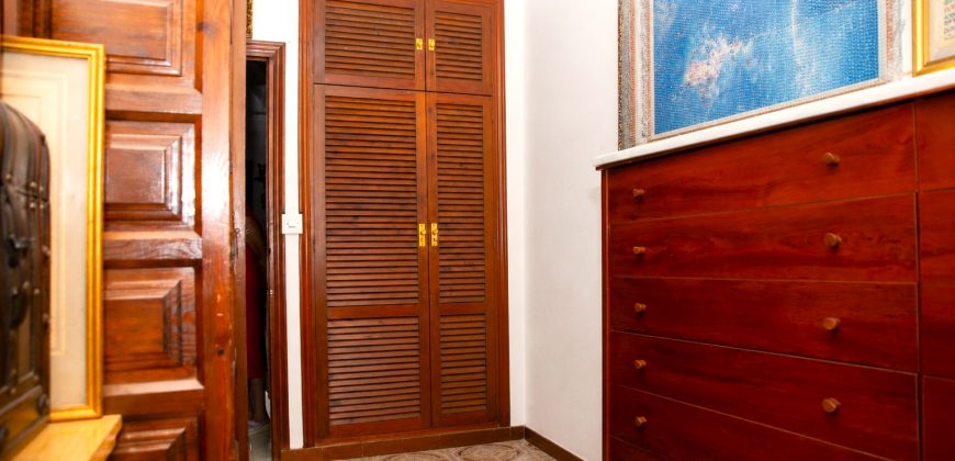 Magnífica casa de tres plantas en pleno corazón de Camas