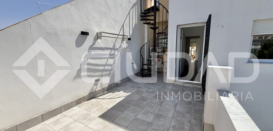 Casa adosada totalmente reformada en Zona Bulevar