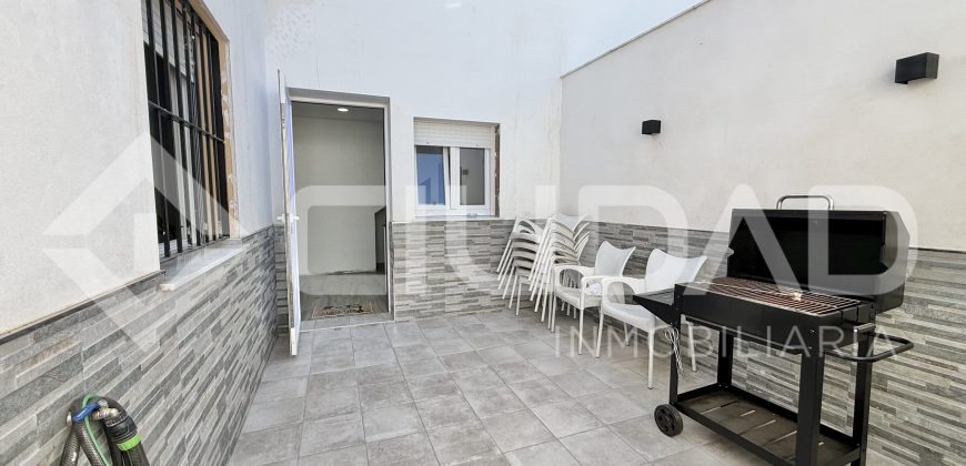 Casa adosada totalmente reformada en Zona Bulevar