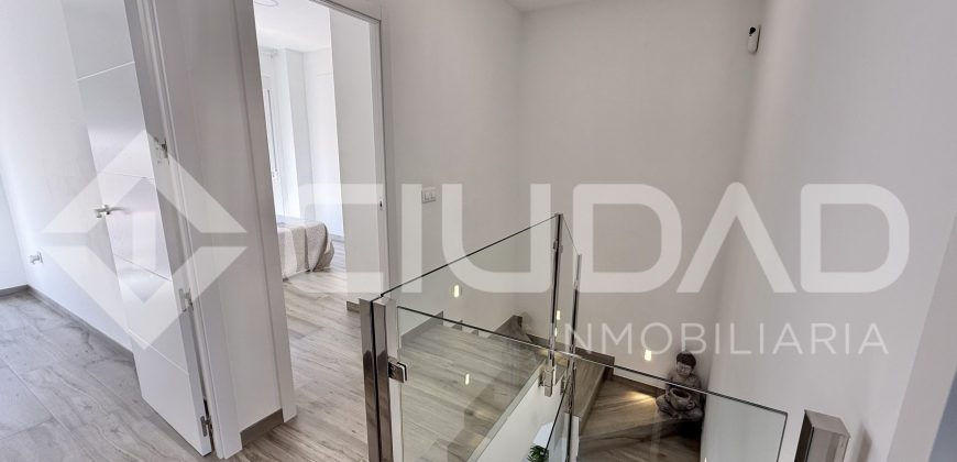 Casa adosada totalmente reformada en Zona Bulevar