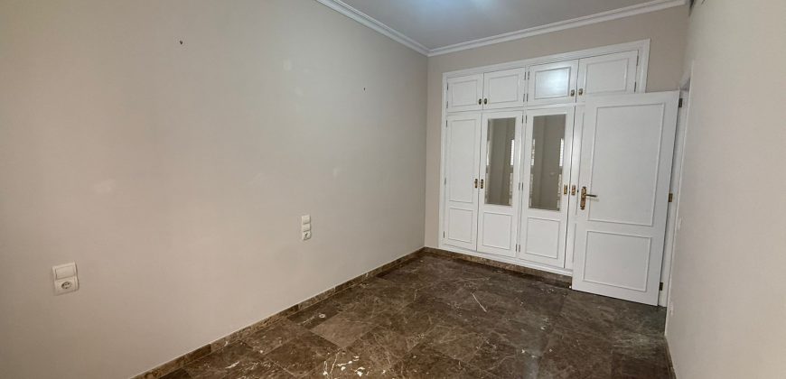 Magnifico piso en calle Pozo Nuevo con Plaza de Garaje.- Zona Centro!