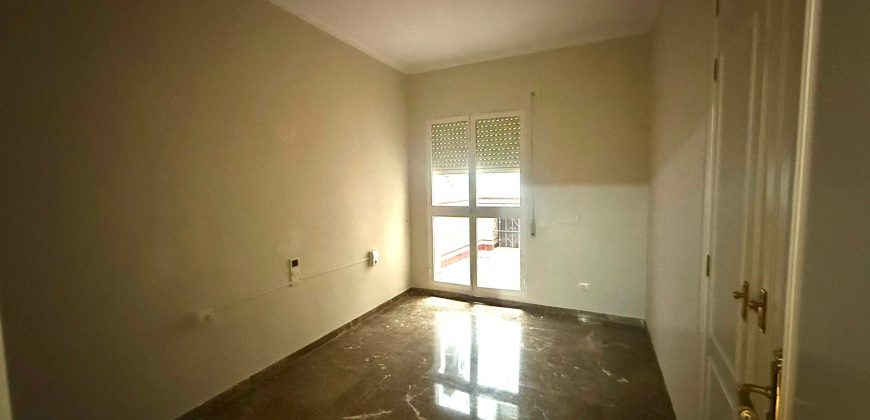 Magnifico piso en calle Pozo Nuevo con Plaza de Garaje.- Zona Centro!