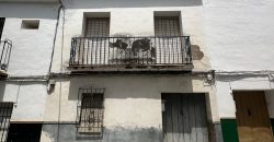 CASA CÉNTRICA PARA DERRIBO