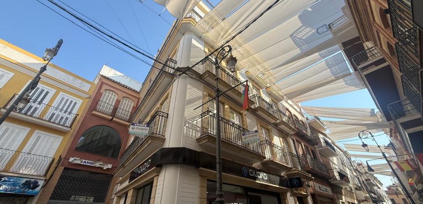 Magnifico piso en calle Pozo Nuevo con Plaza de Garaje.- Zona Centro!