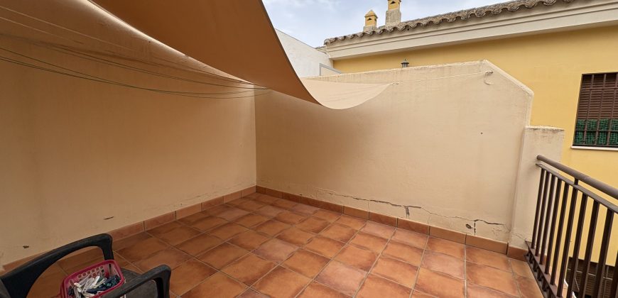 CASA ADOSADA EN EL PRIOR CON SÓTANO