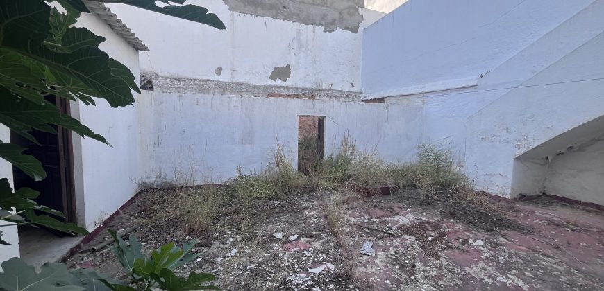 CASA EN PLANTA BAJA PARA REFORMAR EN EL ARENAL
