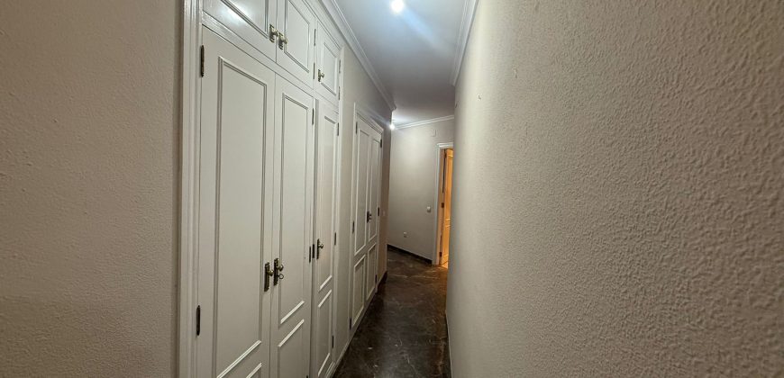Magnifico piso en calle Pozo Nuevo con Plaza de Garaje.- Zona Centro!
