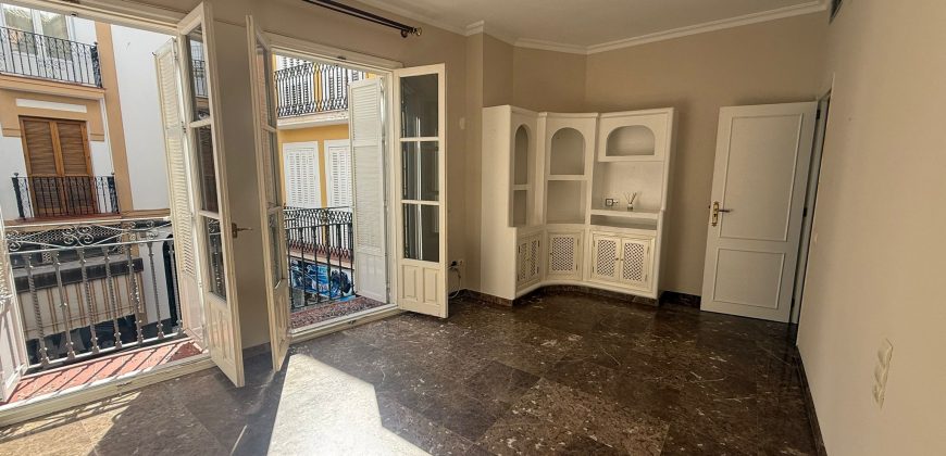 Magnifico piso en calle Pozo Nuevo con Plaza de Garaje.- Zona Centro!